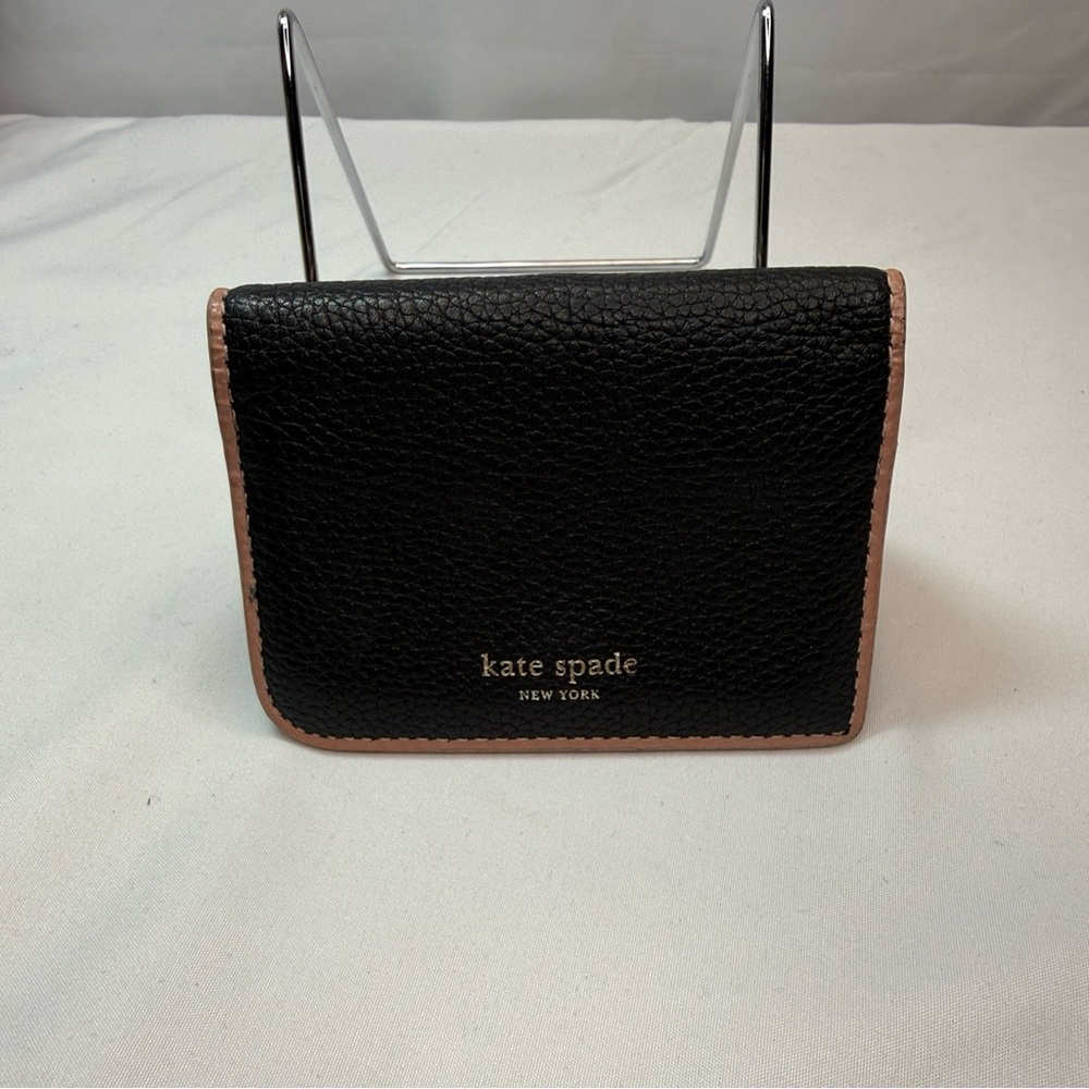 Kate Spade Sam Bifold Card Case Holder w/Blush Pink Trim Pebble Leather EUC